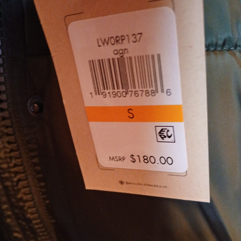 NWT Levi's puffer coat with faux fur trimmed hood. - Picture 5 of 7